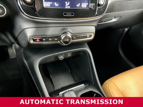 Used 2019 Volvo XC40 T5 Momentum AWD/4WD image 15