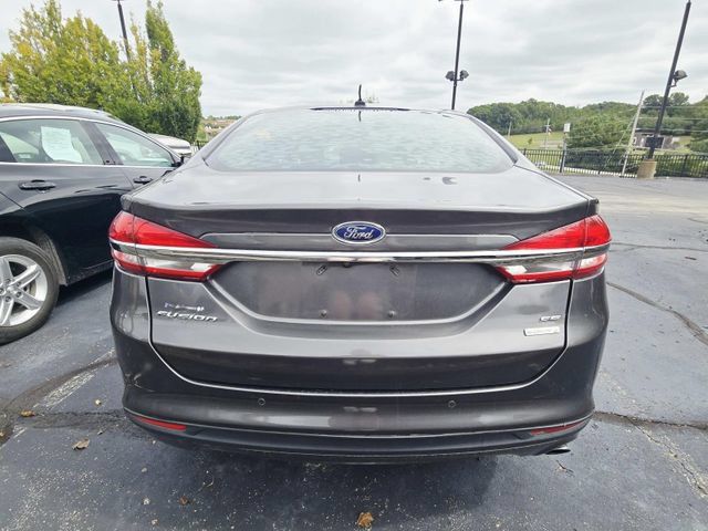 Used 2018 Ford Fusion SE w/ Fusion SE Technology Package FWD image 4