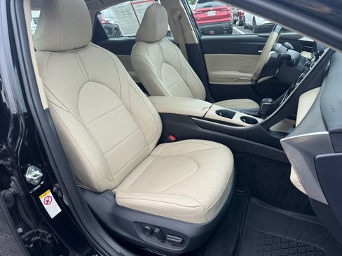 Used 2019 Toyota Avalon Limited w/ Advanced Safety Package FWD image 18