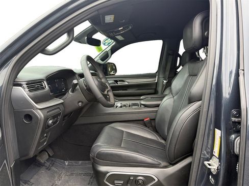 Used 2024 Jeep Wagoneer Series II w/ Flexible Seating Group image 9