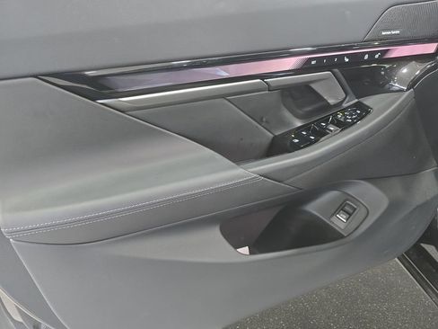 Used 2027 BMW 530i w/ M Sport Package RWD image 22