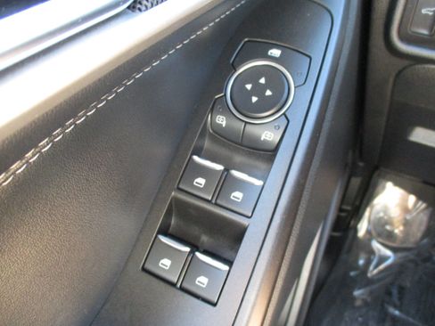 Used 2020 Ford Explorer XLT w/ Equipment Group 202A AWD/4WD image 34