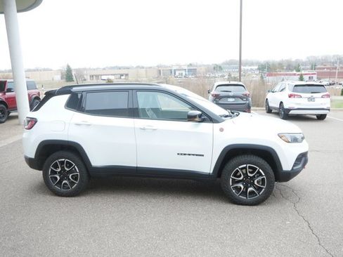 Used 2025 Jeep Compass Trailhawk AWD/4WD image 4