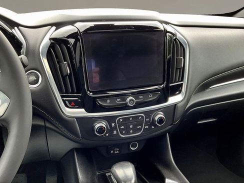Used 2022 Chevrolet Traverse LT w/ LT Premium Package AWD/4WD image 9