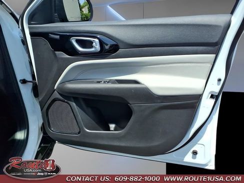 Used 2025 Jeep Compass Limited w/ Elite Group AWD/4WD image 14