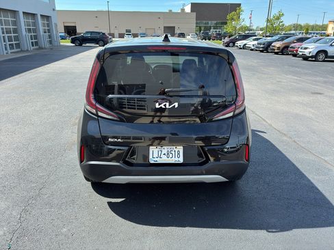 Used 2025 Kia Soul LX w/ LX Technology Package FWD image 5