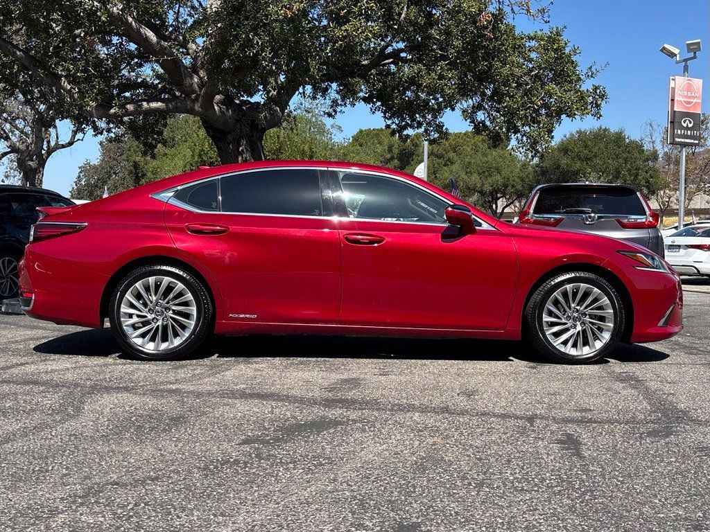 Used 2019 Lexus ES 300h w/ Accessory Package 2 FWD image 2