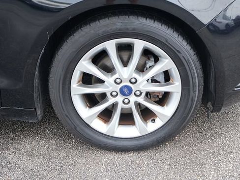 Used 2017 Ford Fusion SE FWD image 11