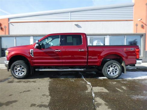 Used 2019 Ford F250 Lariat w/ Lariat Ultimate Package image 2