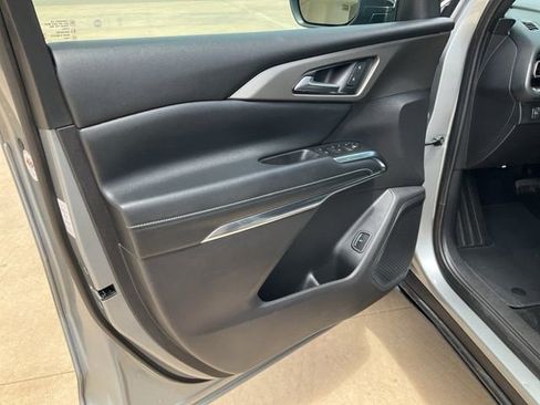 Used 2025 Chevrolet Traverse LT AWD/4WD image 4