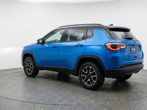 Used 2025 Jeep Compass Trailhawk AWD/4WD image 6