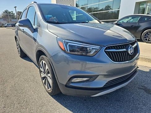 Used 2020 Buick Encore Essence image 2