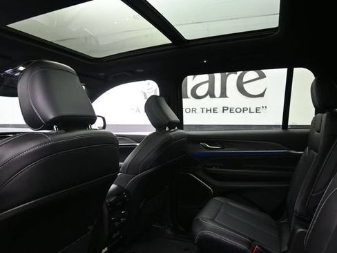 Used 2023 Jeep Grand Cherokee L Overland AWD/4WD image 26