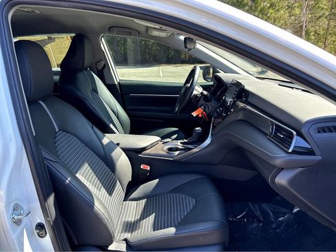 Used 2023 Toyota Camry SE FWD image 10