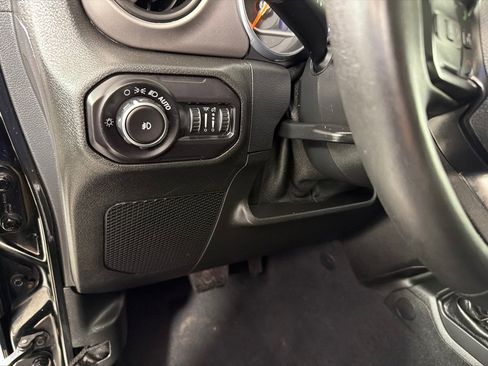Used 2018 Jeep Wrangler Unlimited Sport S AWD/4WD image 14