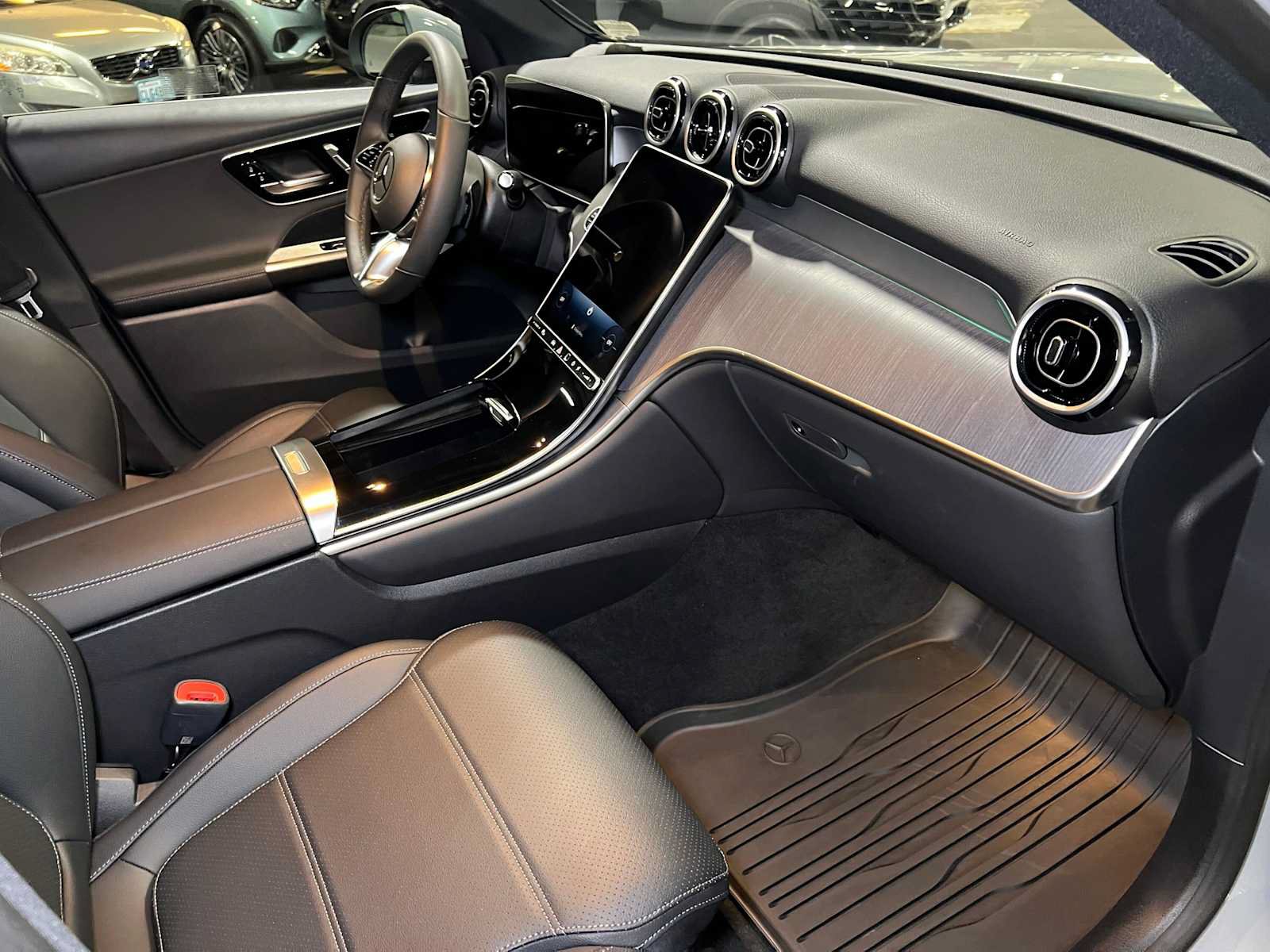 Used 2026 Mercedes-Benz GLC 300 4MATIC image 11