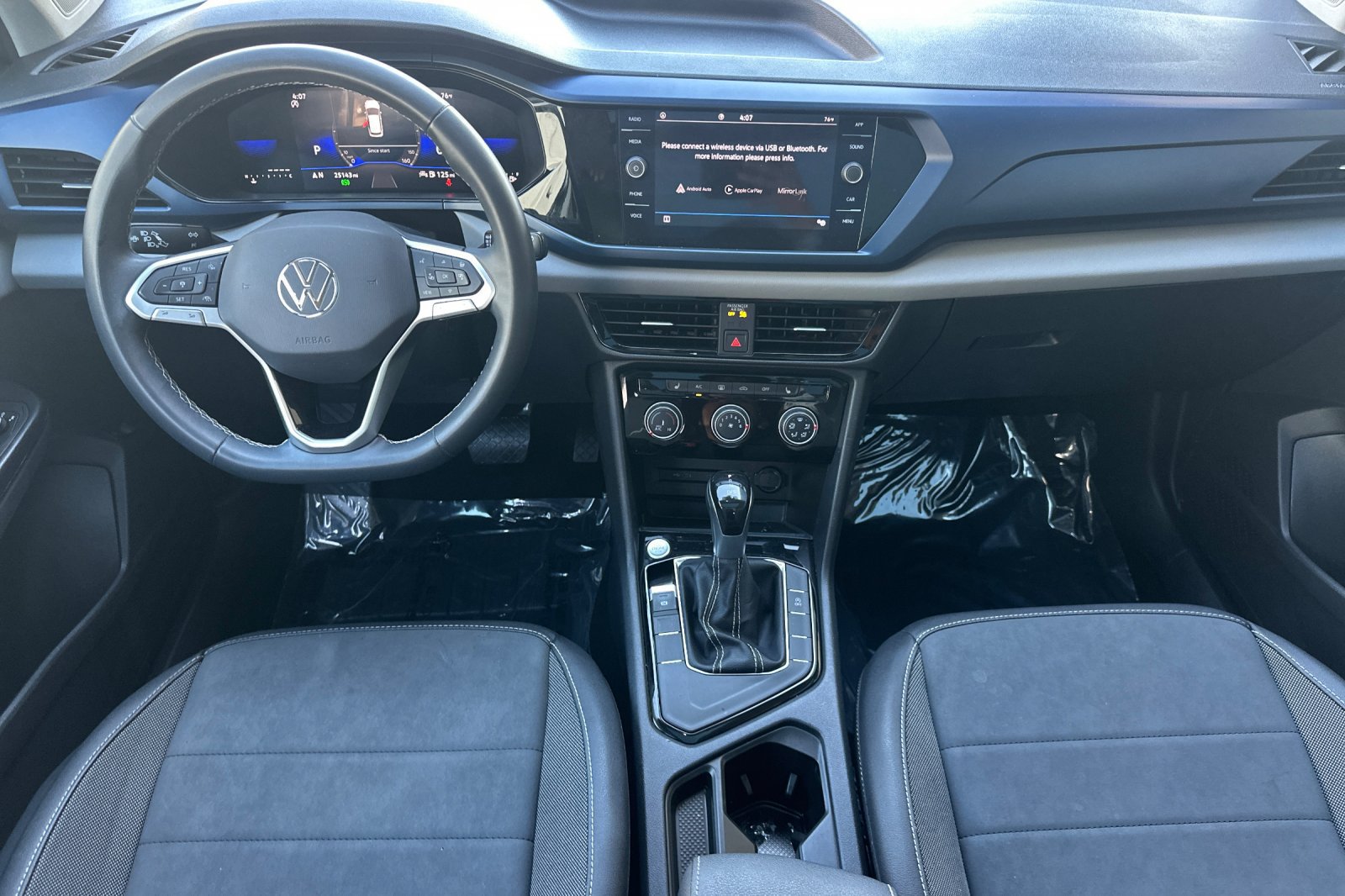 Used 2023 Volkswagen Taos SE w/ Panoramic Sunroof Package FWD image 16