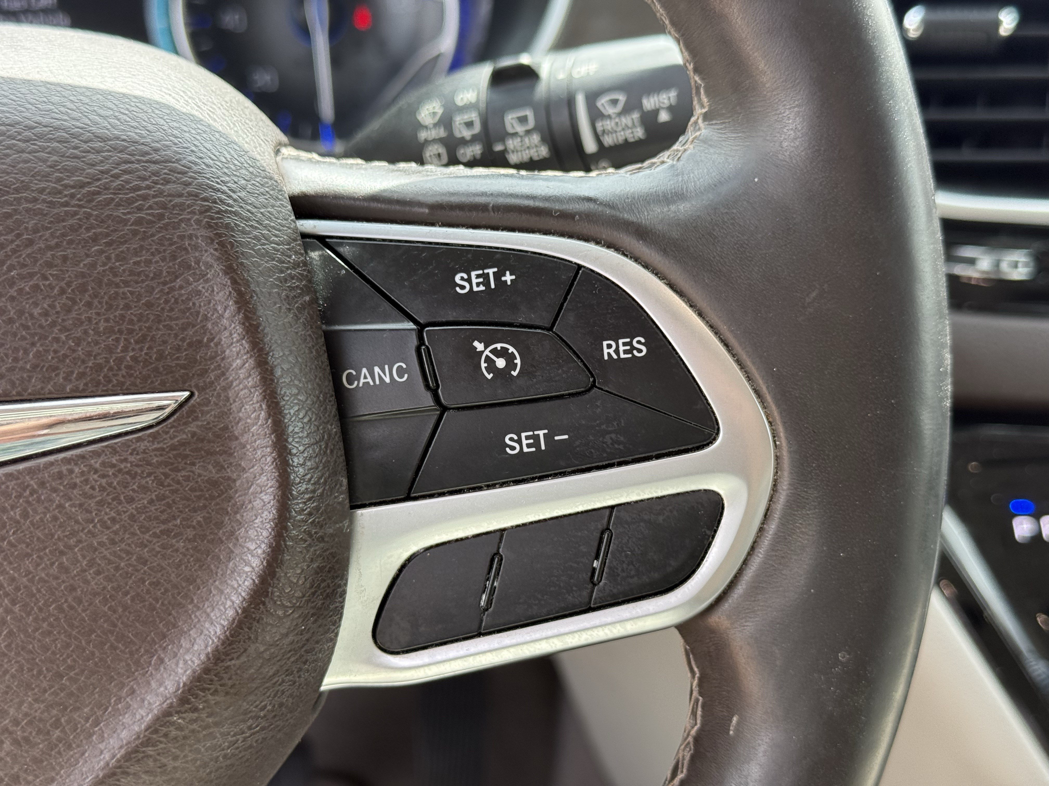 Used 2017 Chrysler Pacifica Touring-L Plus FWD image 18