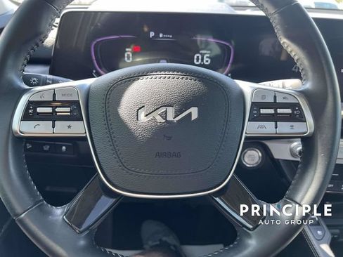 Used 2024 Kia Telluride EX w/ EX Captain's Chair Package FWD image 18