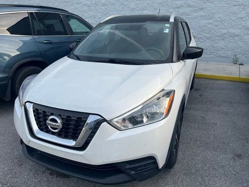 Used 2019 Nissan Kicks SV image 1