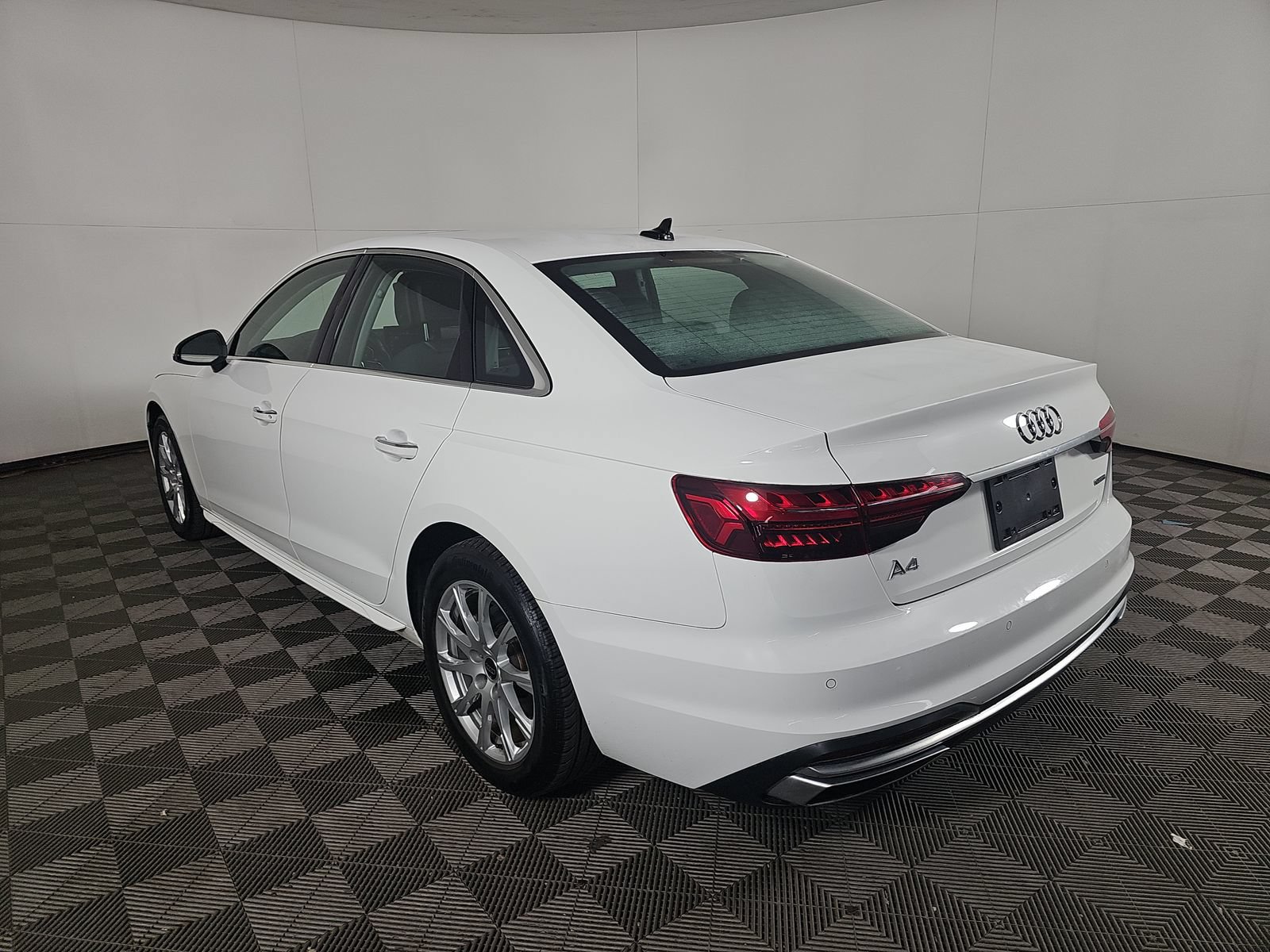 Used 2023 Audi A4 2.0T Premium w/ Convenience Package AWD/4WD image 4