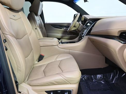 Used 2019 Cadillac Escalade Platinum AWD/4WD image 16