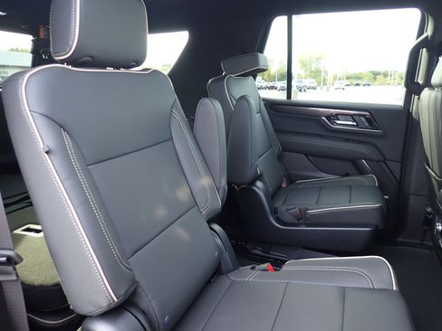 New 2026 GMC Yukon Elevation image 12