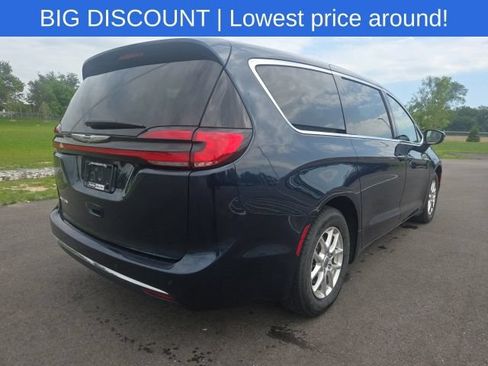Used 2023 Chrysler Pacifica Touring-L FWD image 9