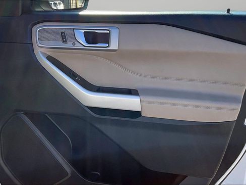 Used 2021 Ford Explorer Limited image 27