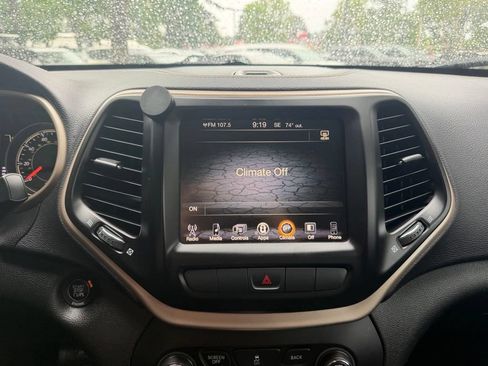Used 2014 Jeep Cherokee Latitude w/ Comfort/Convenience Group AWD/4WD image 18