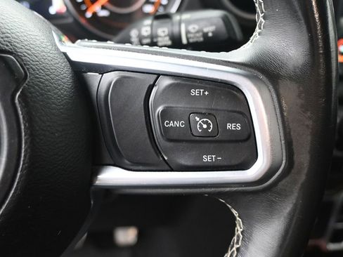 Used 2019 Jeep Wrangler Unlimited Sahara image 27