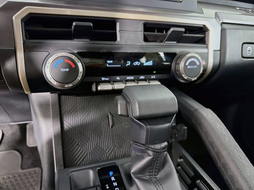 Used 2024 Toyota Tacoma SR5 AWD/4WD image 20