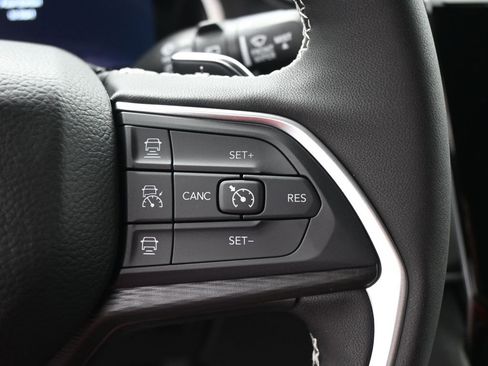 New 2025 Jeep Grand Cherokee Laredo X w/ Luxury Tech Group I image 28