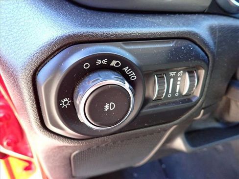 Used 2021 Jeep Wrangler Unlimited Sahara image 13