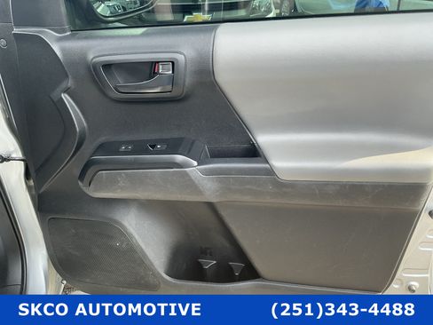 Used 2022 Toyota Tacoma SR w/ SR Convenience Package RWD image 12