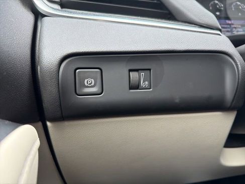 Used 2024 Buick Enclave Essence w/ Technology Package FWD image 39
