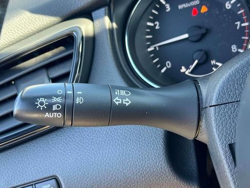 Used 2019 Nissan Rogue SL w/ Premium Package image 24