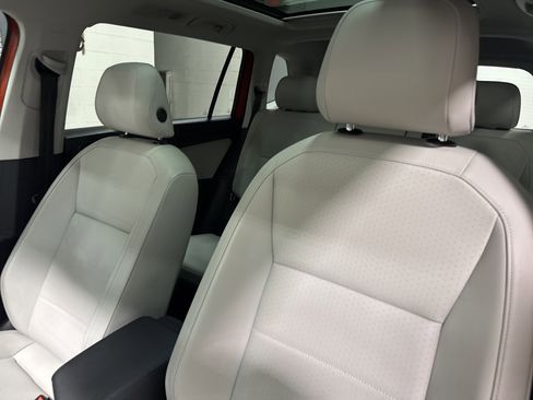 Used 2018 Volkswagen Tiguan SE w/ Panoramic Sunroof Package AWD/4WD image 26