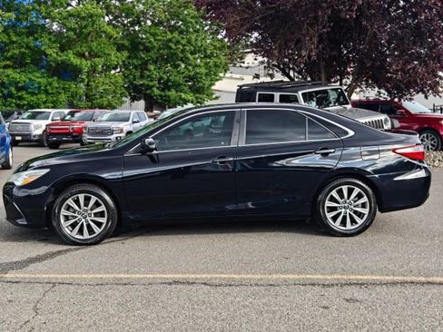 Used 2017 Toyota Camry XLE FWD image 5