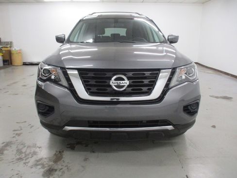 Used 2019 Nissan Pathfinder S image 2
