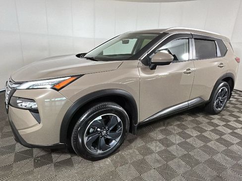 Used 2024 Nissan Rogue SV w/ SV Premium Package AWD/4WD image 8