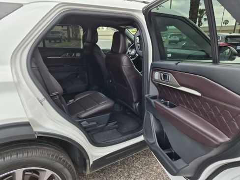Used 2025 Ford Explorer Platinum w/ Ultimate Package image 21