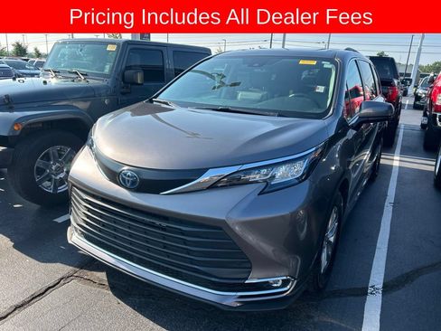 Used 2023 Toyota Sienna XLE w/ XLE Plus Package FWD image 13