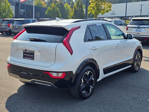 Certified 2024 Kia Niro Wind w/ Wind Preserve Package FWD image 5