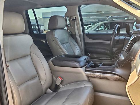 Used 2016 Chevrolet Suburban LT RWD image 18