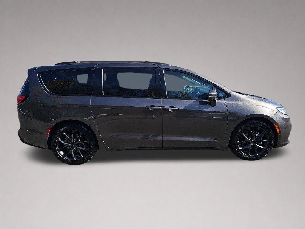 Used 2021 Chrysler Pacifica Touring-L w/ Premium & Safety Sphere Group FWD image 3