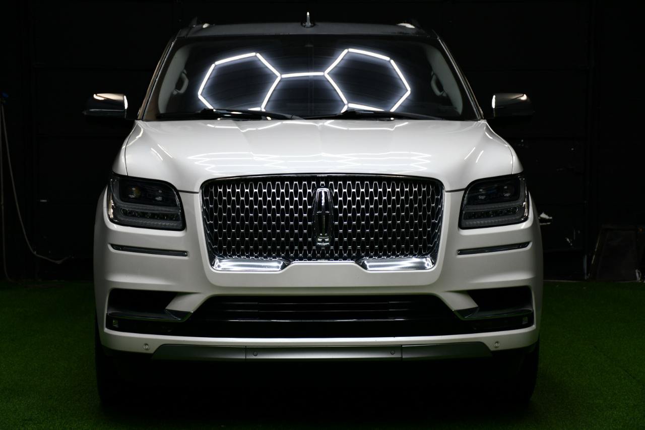 Used 2019 Lincoln Navigator Black Label w/ Cargo Package AWD/4WD image 11