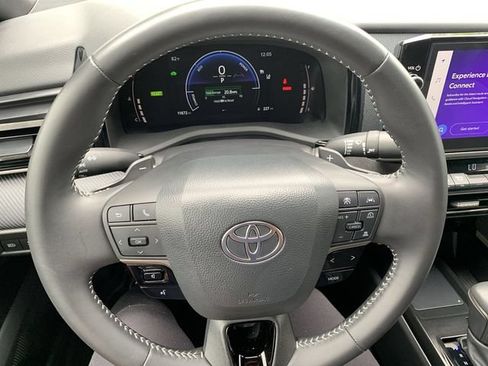 Used 2025 Toyota Camry SE FWD image 19