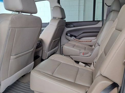 Used 2019 Chevrolet Suburban Premier AWD/4WD image 25