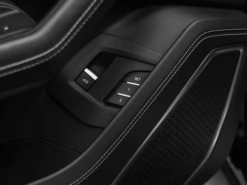 Used 2022 Lamborghini Urus image 43